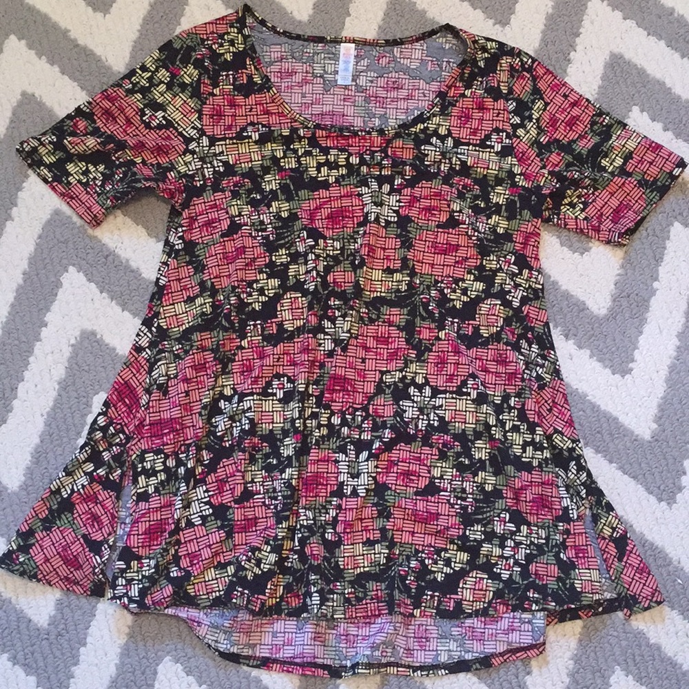 NWOT Lularoe Perfect T Size Small